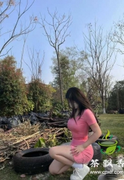 05年童颜巨乳微胖女孩