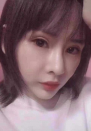 白云温柔可爱女孩-东东