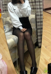 白云乖巧听话-璐璐