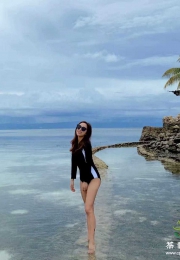 白云高挑美女-莉莎